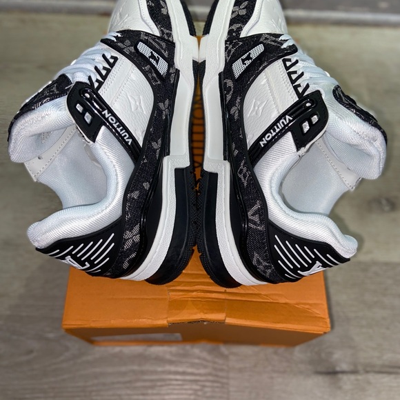 LV Trainers - Picture 5 of 9